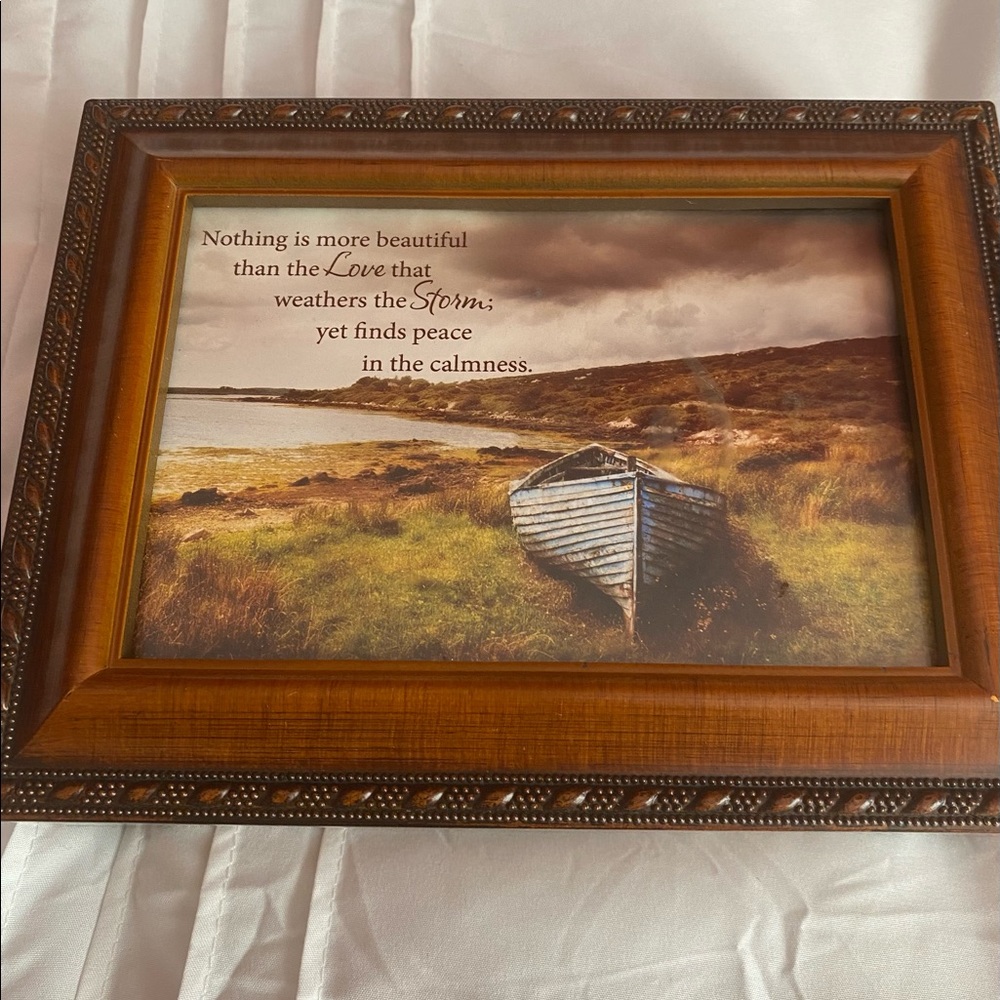 Cottage Garden Woodgrain Music Box
Hinged How Great Thou Art